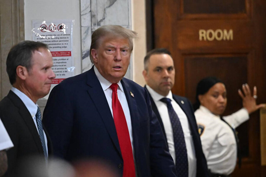 Donald Trump mahkemeye böyle geldi.