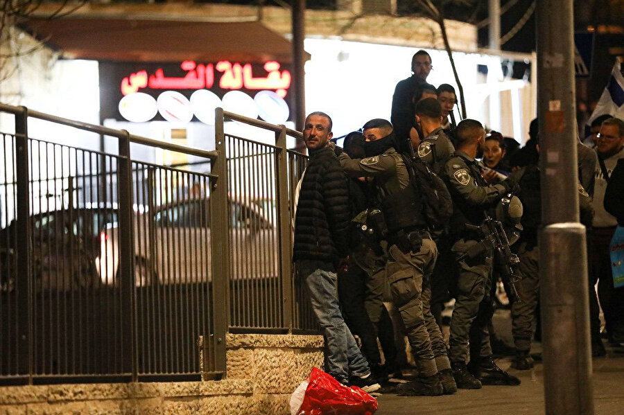 İsrail, "ileride suç işleyebileceği" gerekçesiyle herhangi bir suç işlememiş Filistinlileri idârî tutuklu olarak gözaltına alabiliyor.