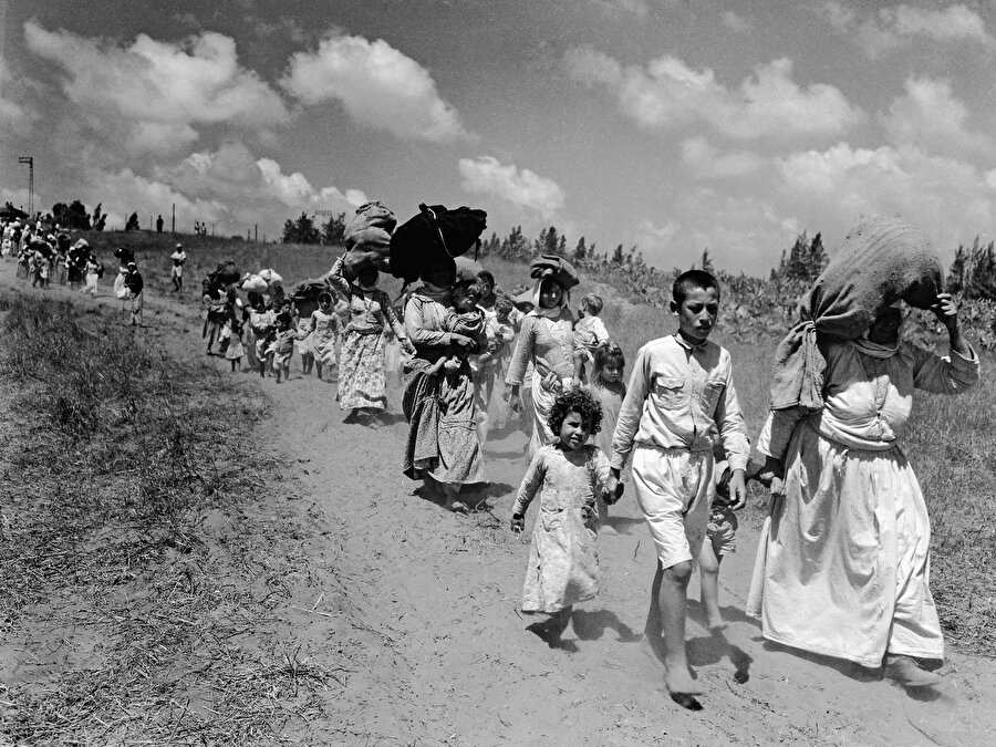 İsrail'in kuruluşundan hemen sonra sürgün ve etnik temizliğe muhatap olan Filistinliler, bu süreci "Nekbe (Büyük felâket)" olarak adlandırıyor.