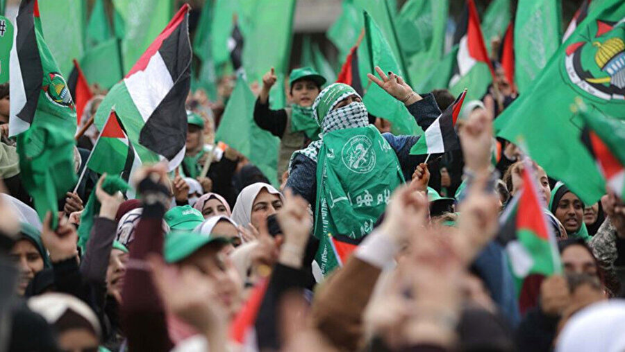 Hamas'ın Gazze'de iktidara gelmesi ve Fetih'e rakip bir hareket olarak siyaset sahnesinde yerini almasının ardından Filistin'de siyasî bölünme başladı.
