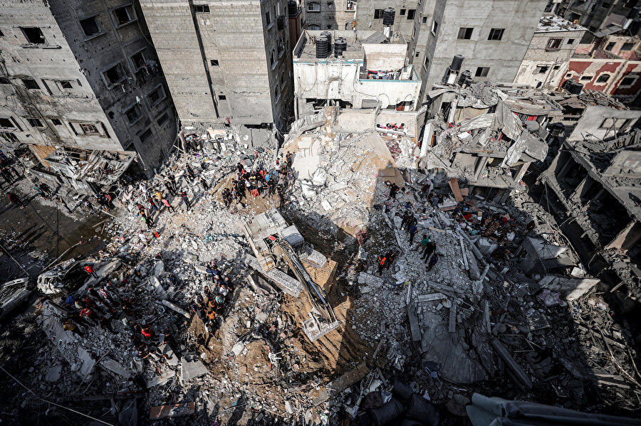 Son verilere göre, saldırılar nedeniyle Gazze'de 5 bin 600 bina tamamen yıkılırken, 9 bin yapının da tamamına yakını yıkıldı. Saldırılar nedeniyle 121 bin yapı da hasar gördü.