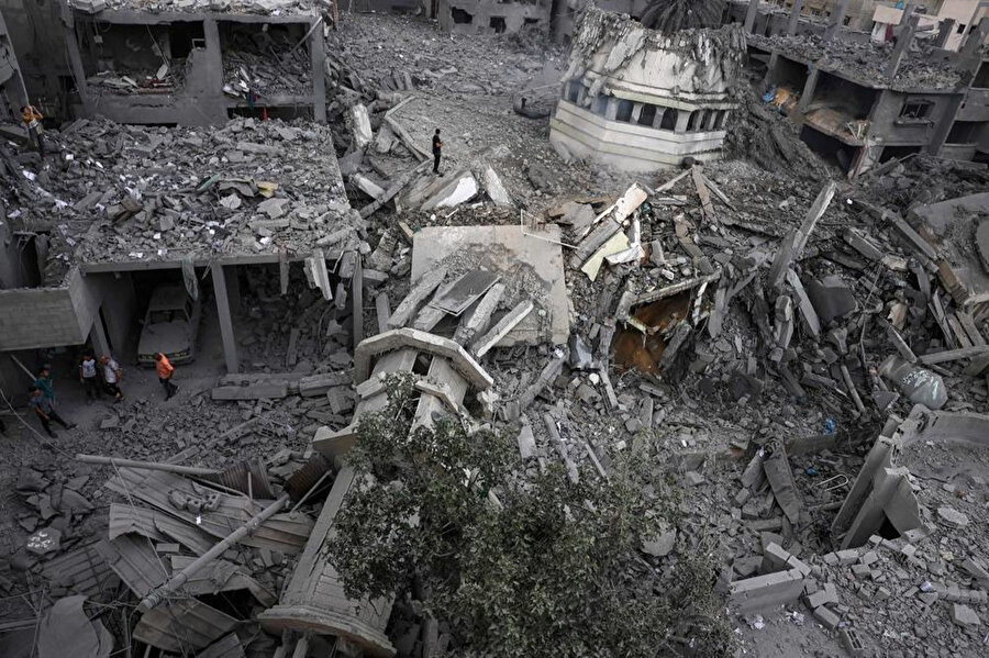 İsrail saldırıları sonucunda 35 cami tamamen yıkıldı.