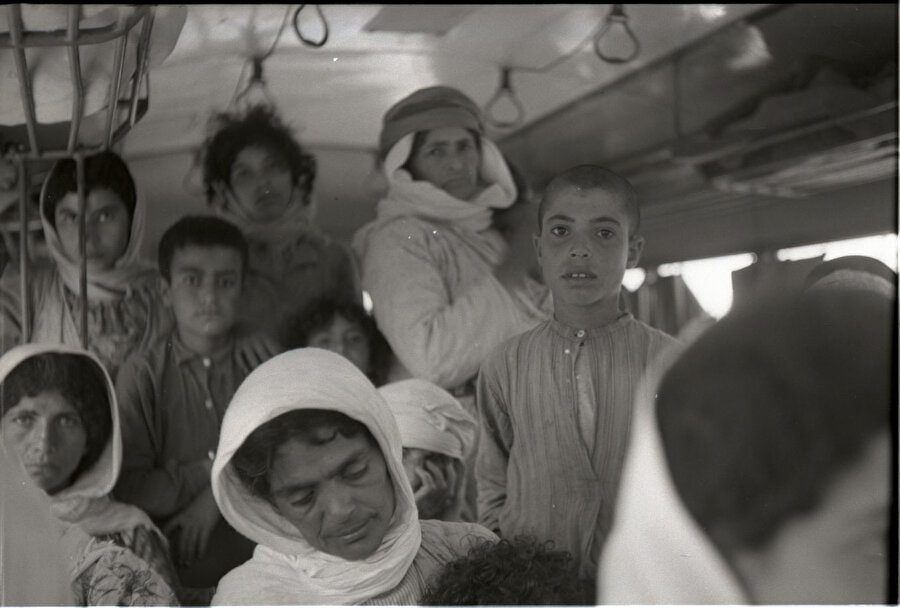 Tantura'dan ayrılmak zorunda bırakılan Filistinli mülteciler Ürdün'e giderken. 