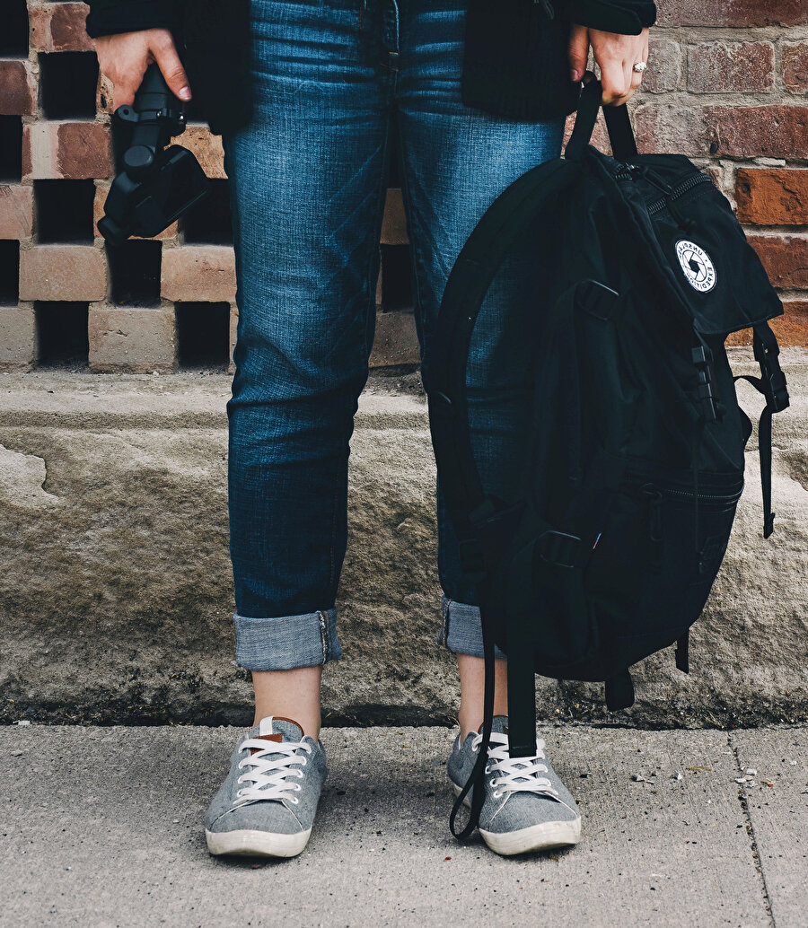 Spor ayakkabıları tercih etmen, ayaklarının faydasına olacak.