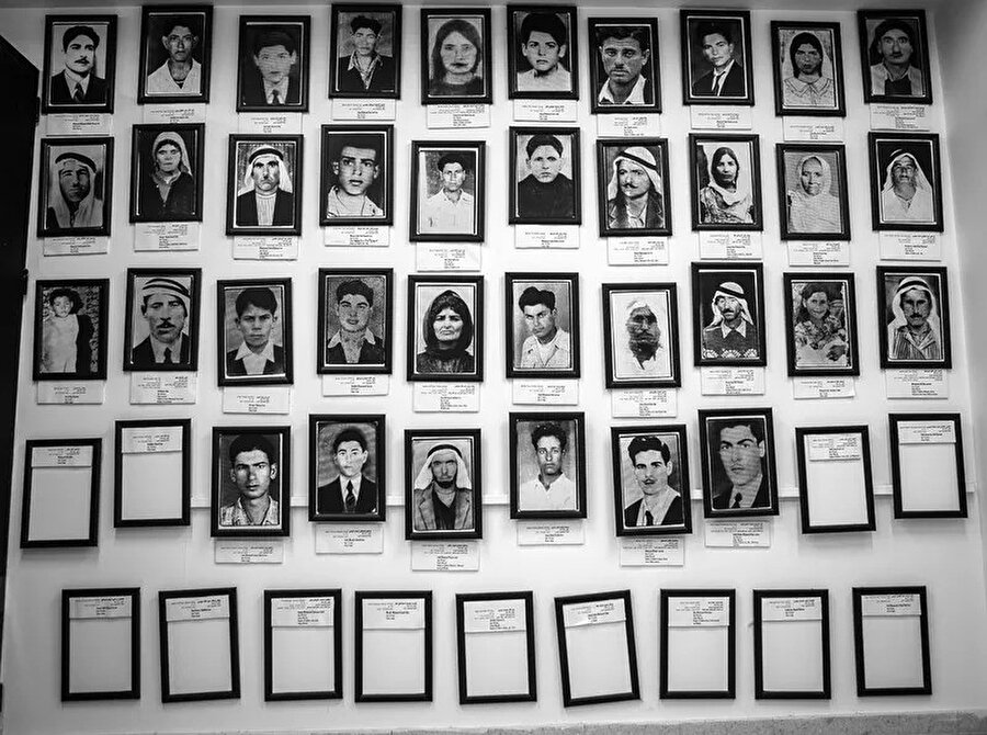 Silahsız 49 kurbanın fotoğrafı, Kafr Kasım Katliamı Müzesi'nde sergileniyor.