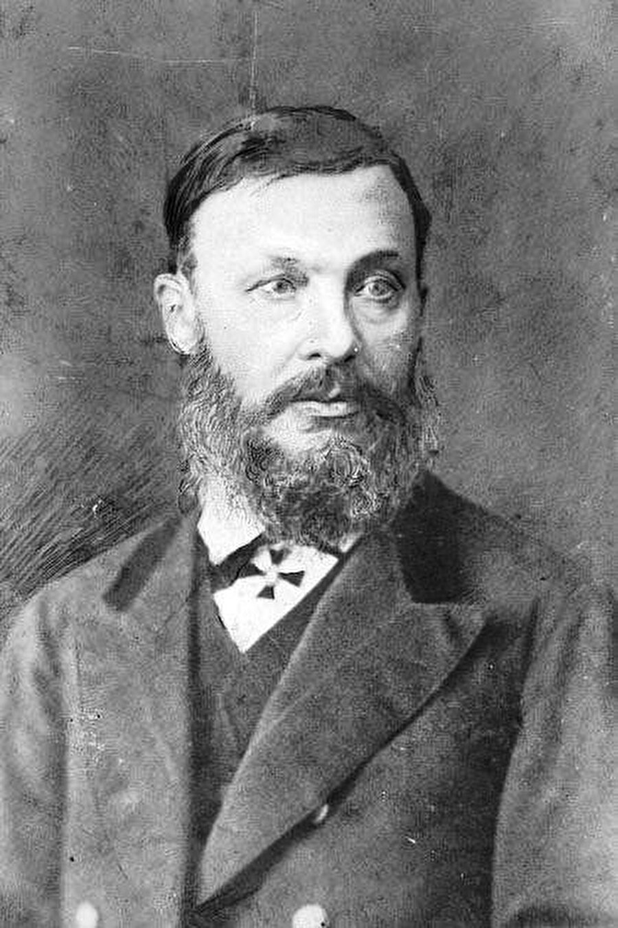 Rus Nikolay İvanoviç İlminsky’nin eğitim sistemi doğrultusunda; Volga, Kafkasya ve Türkistan’da misyonerlik ve Ruslaştırma politikaları uygulamıştır.