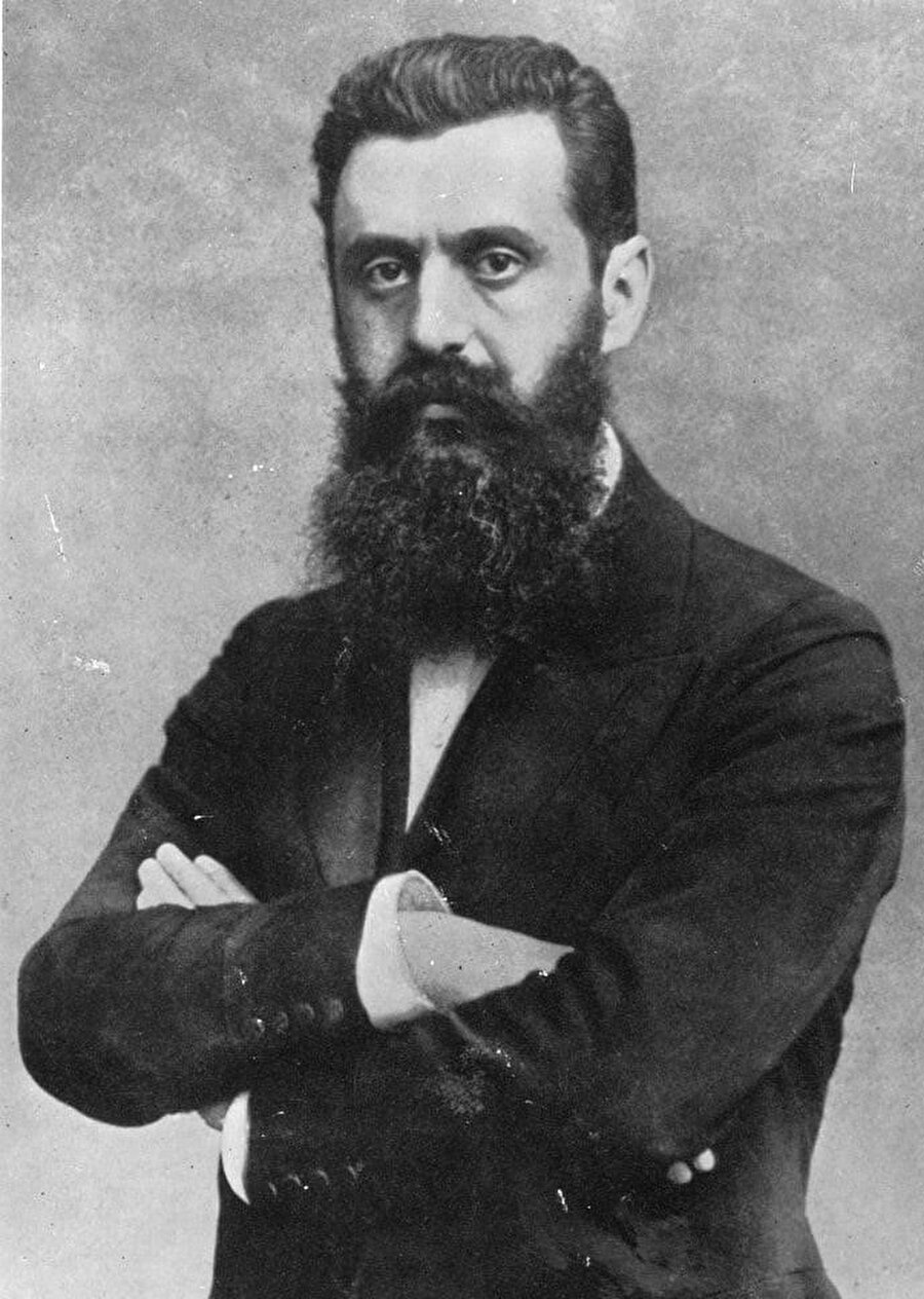 Modern Politik Siyonizm’in babası Theodor Herzl (1860-1904), Dünya Siyonist Örgütü’nü kurarak bir Yahudi devleti kurma çabasıyla Filistin'e Yahudi göçünü teşvik etmişti.