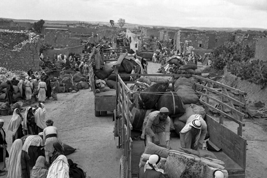 İngiltere Filistin'den çekildikten sonra İsrail devletinin kurulmasıyla işgal süreci daha da yoğunlaştı, yüz binlerce Filistinli yurtlarından sürüldü, büyük can ve mal kayıpları yaşandı.