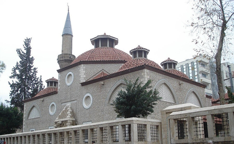 Antalya, Karakaş Camii, güney cephesi.