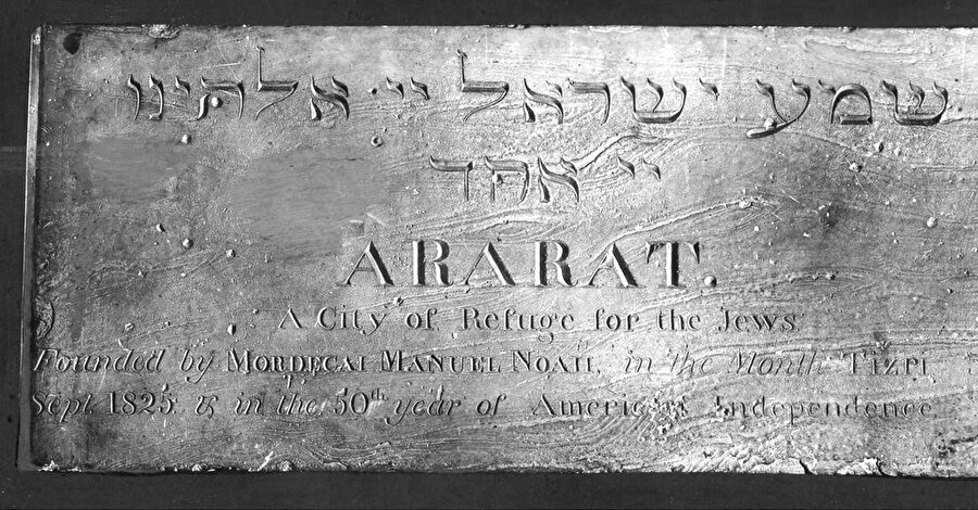 Noah’ın 1825'te Buffalo, New York yakınlarında kurulmasını önerdiği, Yahudiler için bir sığınak olan Ararat'ın temel taşı.