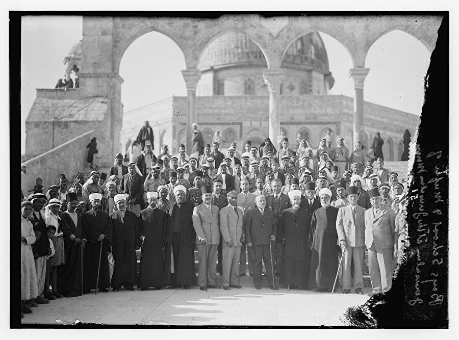 “Emr-i bi’l-Maruf Nehy-i ani’l-Münker” teşkilatını kuran el-Hüseynî, Mescid-i Aksâ'daki içerisindeki Kubbetu's-Sahra ve Kıble Camii’nin yenilenmesini sağlamıştı.