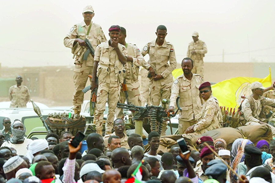 HDK lideri Muhammed Hamdan Dagalu'nun kardeşi ve HDK komutanlarından Abdurrahim Dagalu 1 Kasım’da, tüm Sudan'ın kontrolünü ele geçireceklerini iddia ederek orduya teslim olma çağrısında bulundu.