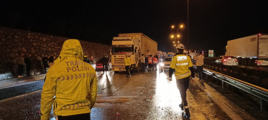 TEM’de 18 araçlık zincirleme kaza: 4 yaralı