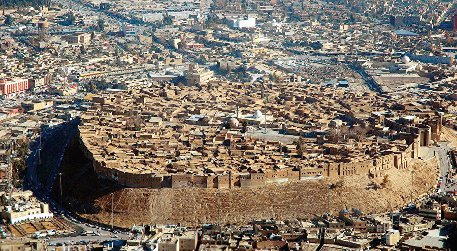 Erbil Şehri ve Kalesi. Kalenin tam ortasında ise Ulu Cami