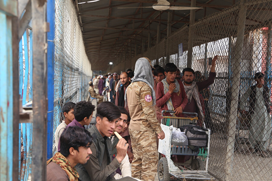 Afganistan'a giriş yapan Afgan sayısı, günde ortalama 1000 ila 4 bin Afgan arasında değişiklik gösteriyor.