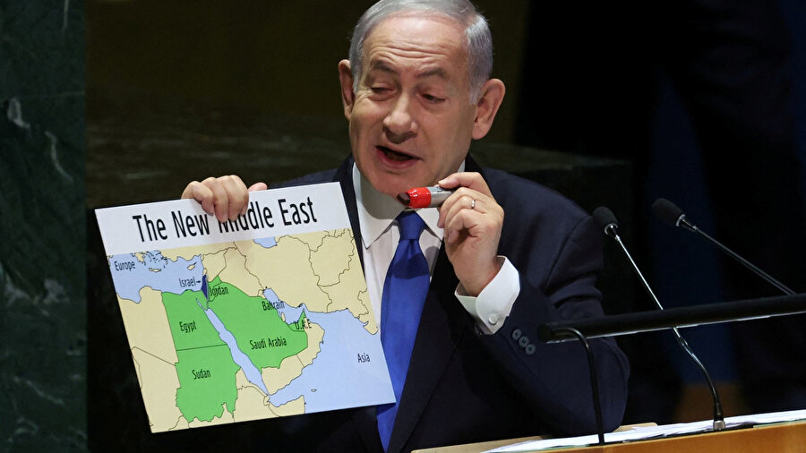 22 Eylül’deki BMGK oturumunda “Filistinsiz” yeni Ortadoğu haritasını gösteren Netanyahu, geçtiğimiz günlerde İsrail'in Gazze'de "süresiz güvenlik sorumluluğuna" sahip olacağını söylemişti.