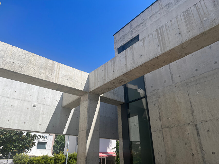 Türkan Şoray Kültür Merkezi, betonarme kolon kiriş bağlantısı. Fotoğraf: Uluç Algan 