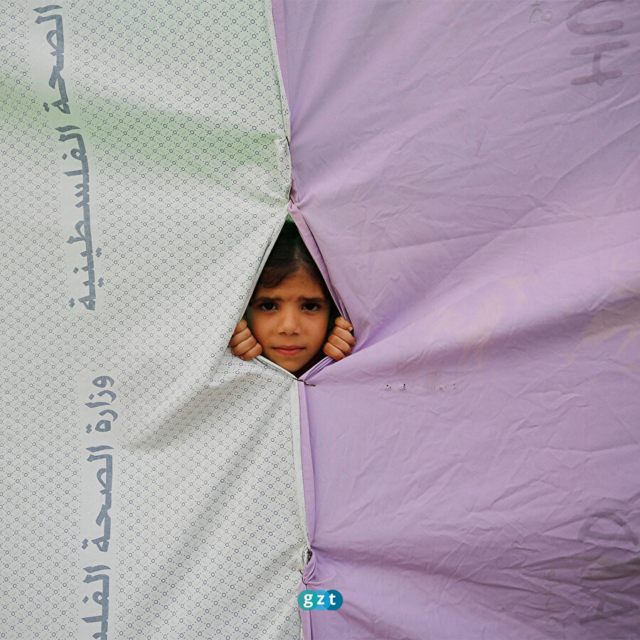 Evlerini terk etmeye zorlanan Filistinliler çadırlarda yaşam mücadelesi veriyor