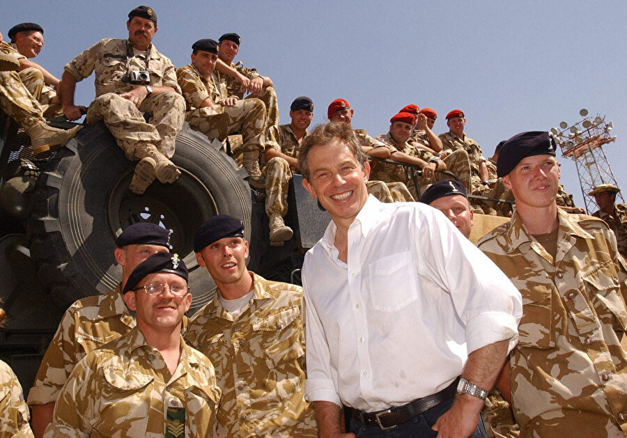 Irak'ın kitle imha silahlarıyla ilgili de İngiliz parlamentosunu yanlış yönlendirdiği ortaya çıkan Blair, ülkesini Irak'ın işgaline 30 bin asker göndererek ortak etmişti.