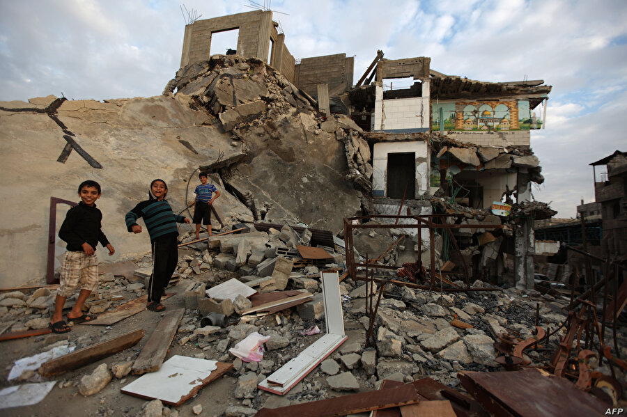 İsrail saldırılarının ardından yüzlerce ev harabeye döndü.