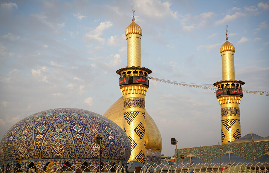 Hz. Hüseyin'in Kerbela'da bulunan türbesi her yıl milyonlarca ziyaretçiyi ağırlıyor.