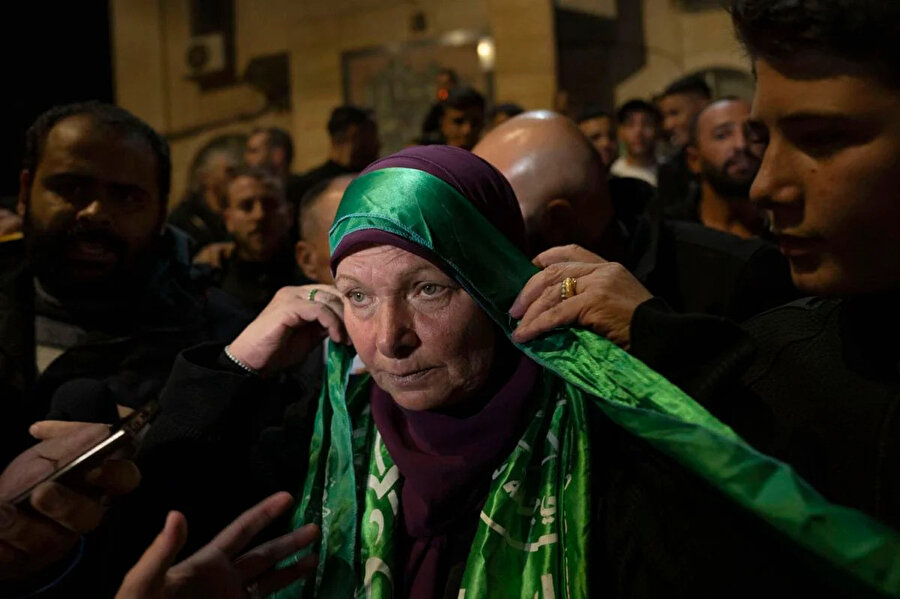 İsrail hapishanelerinden serbest bırakılan Filistinli kadınlardan Hanan Bergusi: "Direnişçiler olmasaydı özgürlüğü göremezdik."