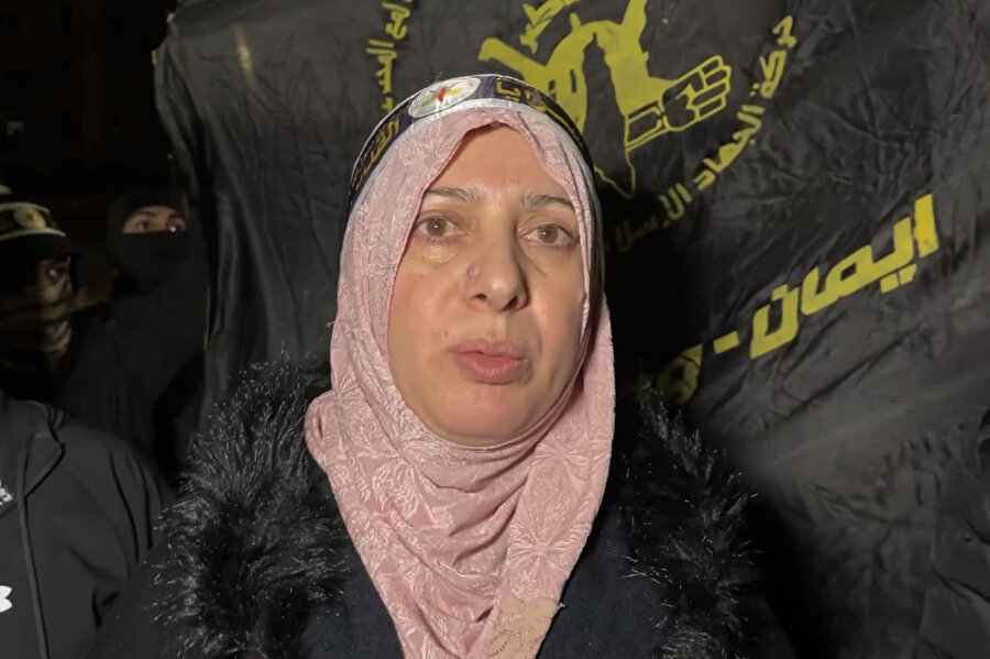 Gazze cephesinde bunlar olurken, Batı Şeria’a serbest bırakılan Filistinliler için durum ne yazı ki çok acıydı. Serbest bırakılan Filistinli kadın esirlerden Attaf Ceradat (50), "7 Ekim'den sonra kadın esirler tecrit altına alındı. Ben de vücudumda iz kalana kadar dövüldüm. Hakaretlere uğradık, yataksız, battaniyesiz bırakıldık." dedi.