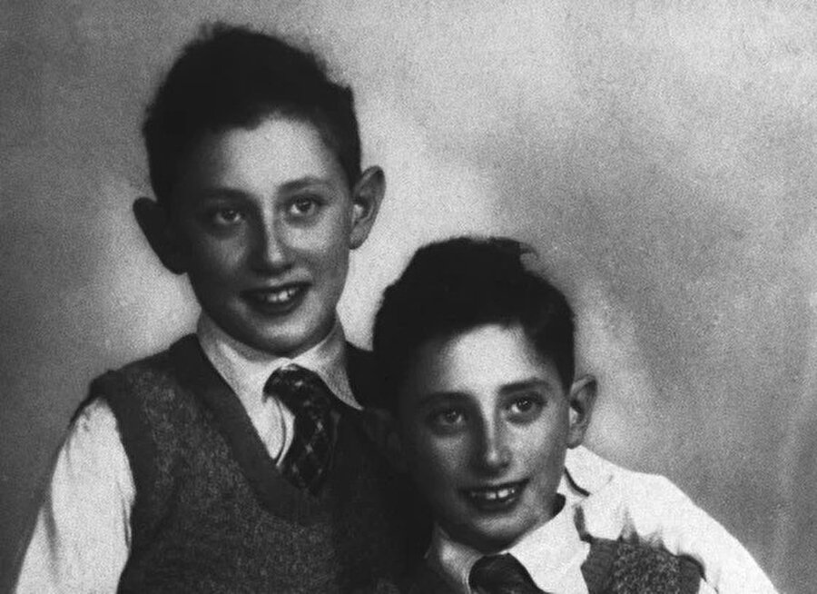 11 yaşındaki Kissinger (solda), küçük kardeşi Walter'la birlikte.