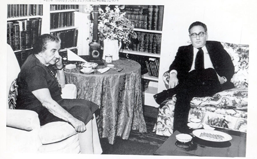 Kissinger, İsrail Başbakanı Golda Meir ile birlikte.
