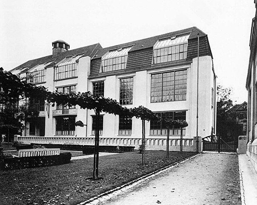 Weimar’daki Van de Velde tasarımı, Bauhaus Okulu’nun ilk yapısı. 