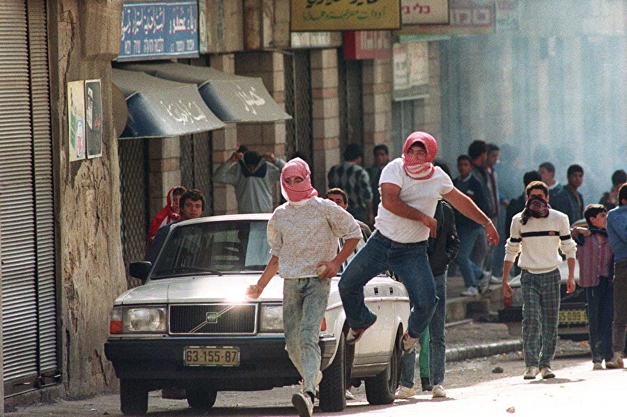 Filistinlilerin İsrail işgaline karşı bu topyekûn ayaklanmasının en önemli sonuçlarından biri, Hamas’ın kuruluşudur.