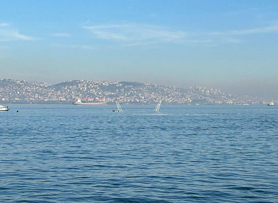 Kocaeli'de yüzer havuz battı; 24 personel kurtarıldı