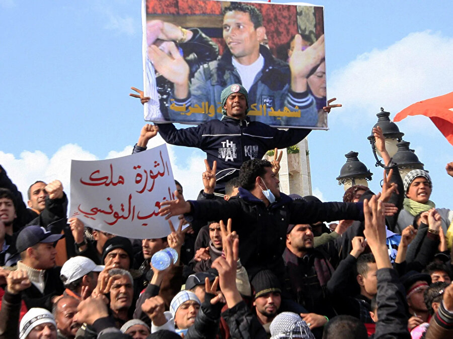 Tunus’ta 17 Aralık 2010’da kendini ateşe veren Muhammed Buazizi adlı seyyar satıcı, aynı zamanda Arap Baharı'nı da ateşlemişti.