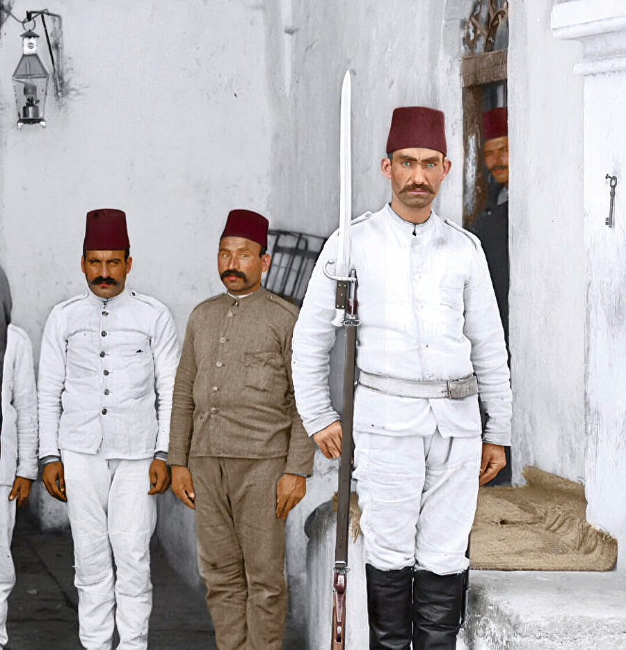 1900’lerin başında Kudüs’te nöbet tutan bir Osmanlı askeri