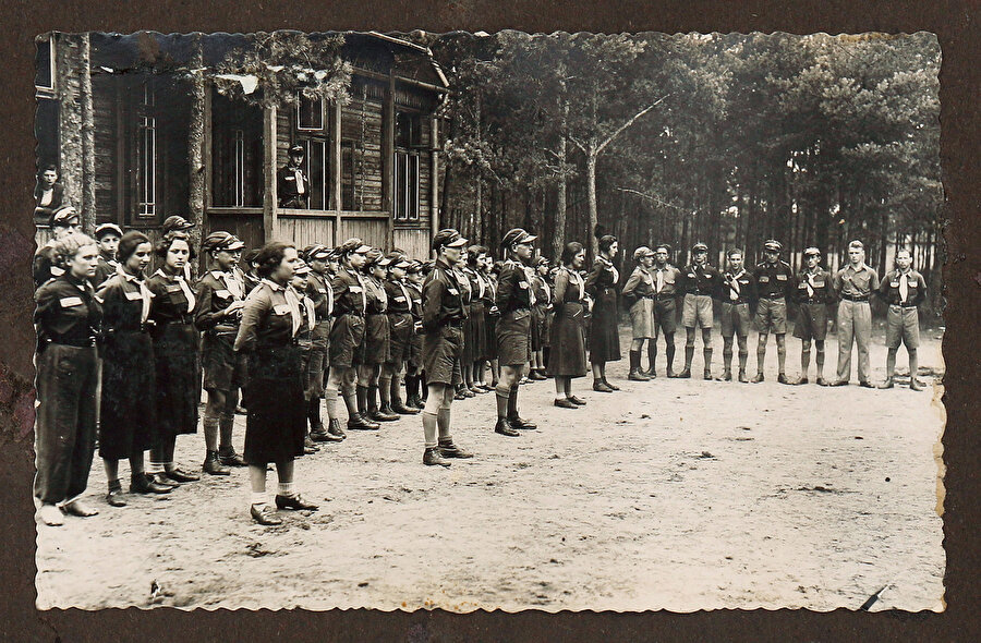 Betar hareketinin üyeleri , 1935’te Polonya’nın tatil kasabası Zakopane’deki bir yaz kampında
