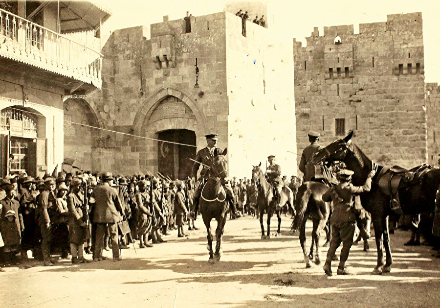 General Edmund Allenby komutasındaki İngiliz ordusunun 31 Ekim 1917 tarihinde başlattığı Üçüncü Gazze Muharebesi sonunda Gazze 7 Kasım’da İngiliz işgaline girdi.