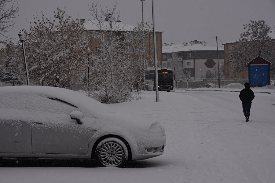Bitlis'in yükseklerinde kar kalınlığı 50 santimetreye ulaştı