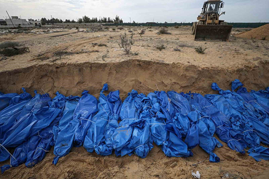 İsrail Gazze'ye yönelik kara operasyonunu başlattığı andan itibaren el koyduğu Filistinliler ait 80 naaş, Gazze'nin güneyindeki Refah kentinde bulunan Tel el-Sultan Mezarlığı'na defnedildi.