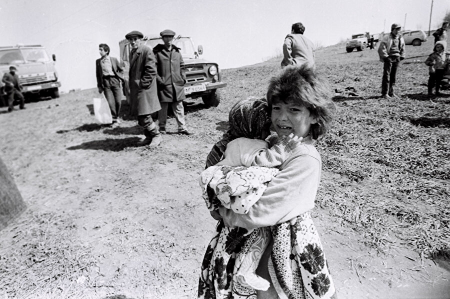 Ermeni kuvvetleri; 26 Şubat 1992'de savunmasız durumdaki 613 Azerbaycan vatandaşını toplu şekilde katledip 1200’ün üzerinde esire acımasızsa işkence yaparak 20. yüzyılın en kanlı katliamlarından birini gerçekleştirdi.