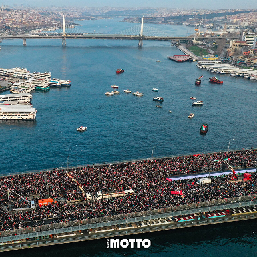 On binler Gazze ve Şehitler için yürüyor!