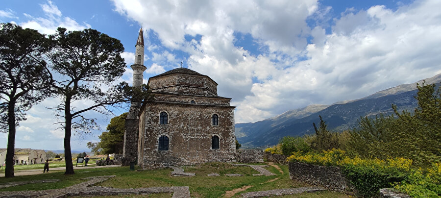 Arslanpaşa Camii.