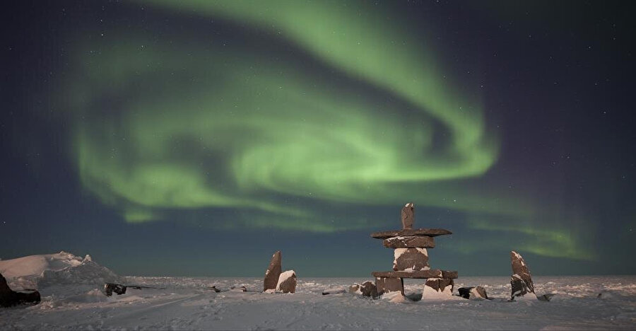 Kuzey ışıklarının gökyüzünde oluşturduğu değişik şekiller İbn Fadlan ve arkadaşları üzerinde, gökyüzünde insana benzer şeylerin olduğu intibasını bıraktı.