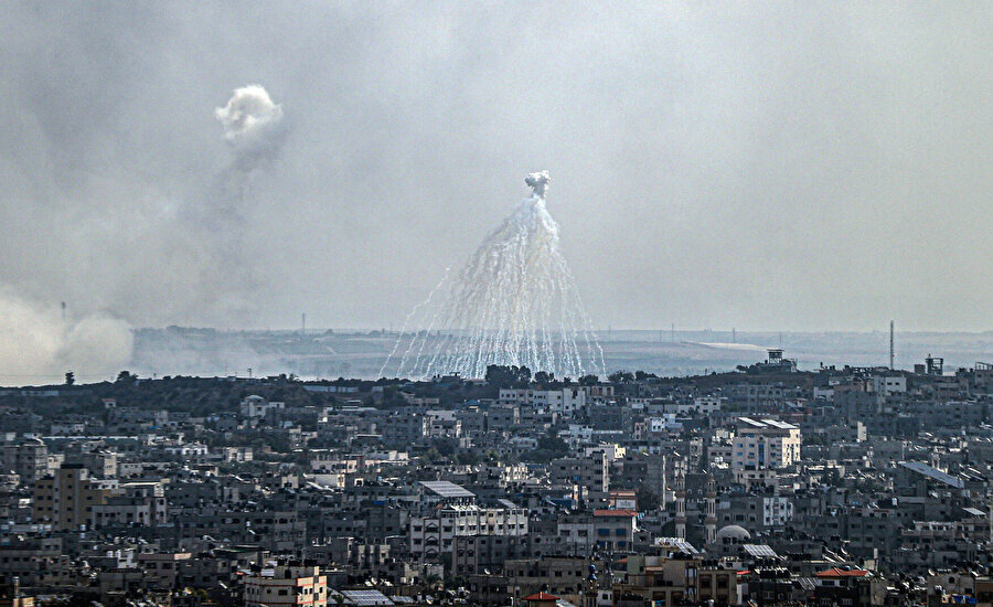 Gazze semalarında İsrail'in attığı fosfor bombaları.