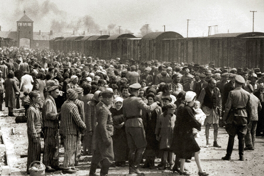 Holokost sürecinde Avrupa’da yaklaşık 6 milyon Yahudi öldürülmüştü.