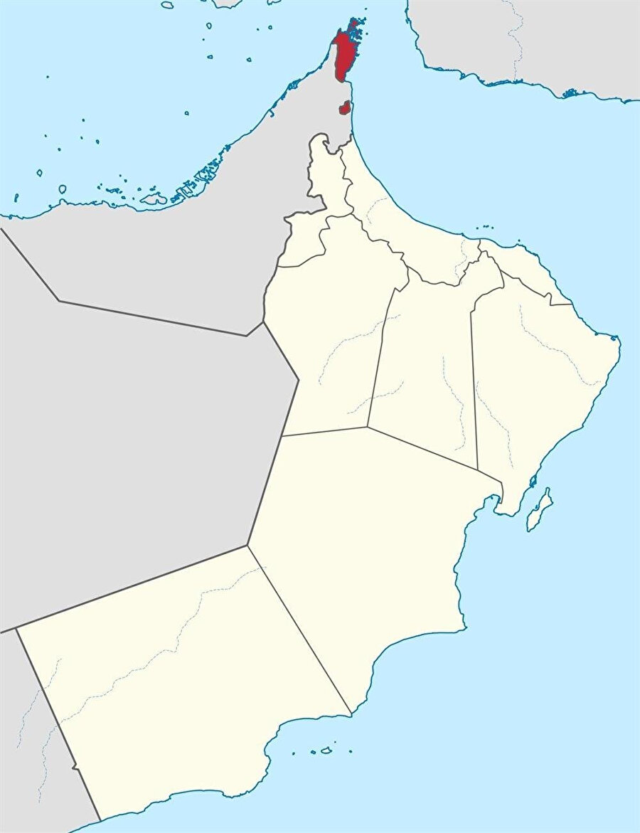 Basra Körfezi'nin Hint Okyanusu'na açıldığı noktada yer alan Musandam Yarımadası, fiziksel bağlantısı olmamasına rağmen, Umman'a verildi.
