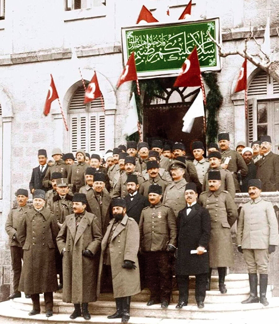 Jön Türklerin özgürlük-eşitlik-kardeşlik mottosu, İtalyan masonluğundan alınmadır. 