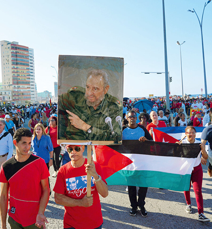 Küba'da Filistin'e destek gösterisi.