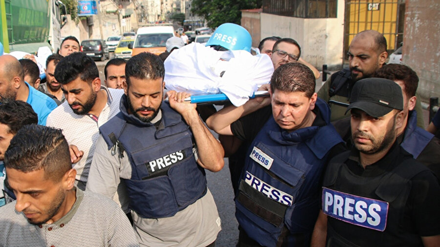 Silahlı çatışma bölgelerinde çalışan Gazze’nin gazetecilerinin, İsrail'in defalarca ihlal etmekle suçlandığı uluslararası insanî yasalar kapsamında “korunması gerekiyordu”.
