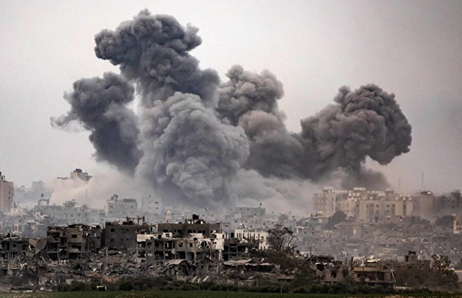 Davada, İsrail’in Gazze’de işlediği katliamın, “tarihte kurbanların canlı yayımladıkları ilk soykırım” olduğu söylendi.