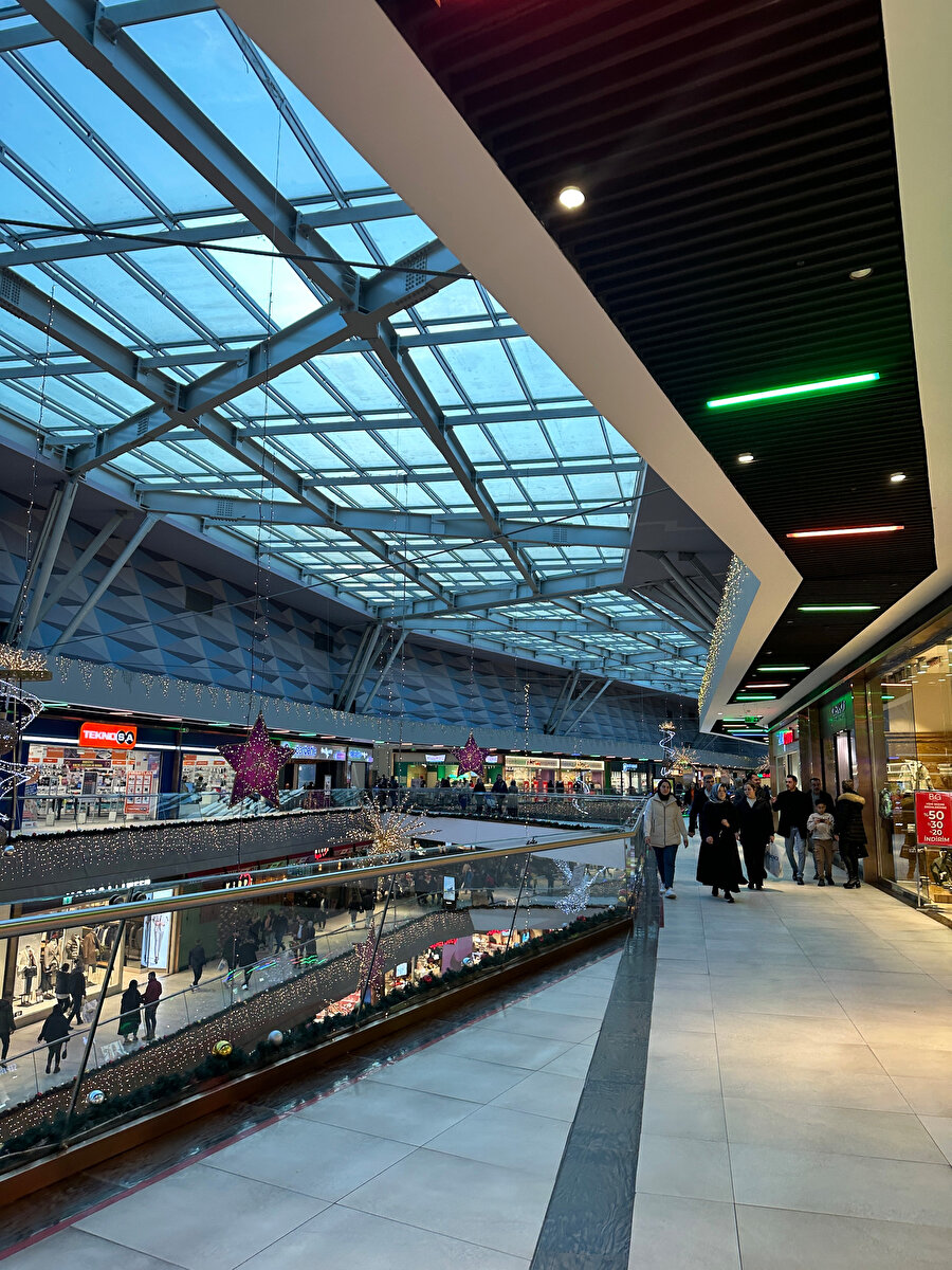 Buyaka Alışveriş Merkezi, iç mekân. Fotoğraf: Uluç Algan 